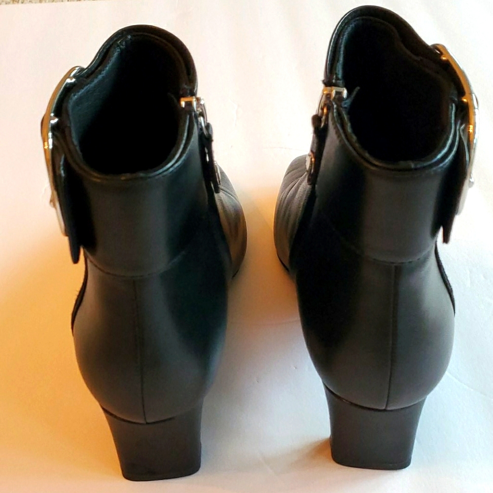 Boots - Picture 5 of 9